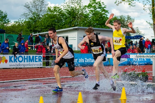 Kai Würschum über den Wassergraben von Pliezhausen