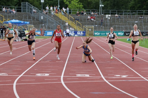 https://www.leichtathletik-vfl-waiblingen.de/content/igal/sturz-300m4-UMCWPS-L-3409.jpg