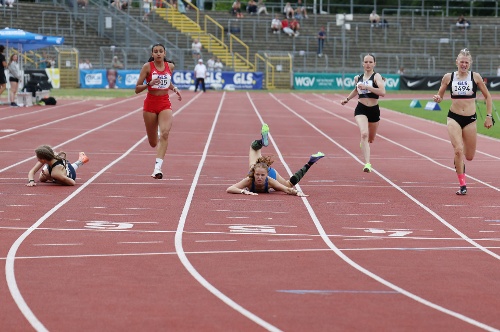 https://www.leichtathletik-vfl-waiblingen.de/content/igal/sturz-300m5-QS9VJX-L-3410.jpg