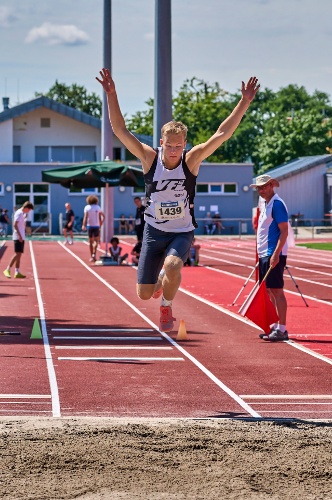 https://www.leichtathletik-vfl-waiblingen.de/content/igal/vfl_waiblingen__yannick_baden-wu_rttembergische_meisterschaft_walldorf_2022_24-YPIIGD-L-2454.jpg