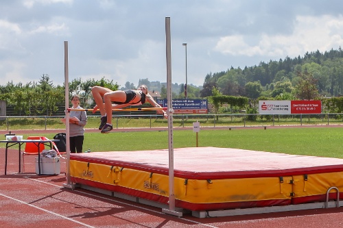 Lilly Streuber beim Hochsprung (Foto: Streuber)